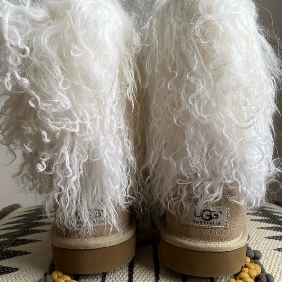 UGG Women's White Fluffy Boots - Picture 1 of 4